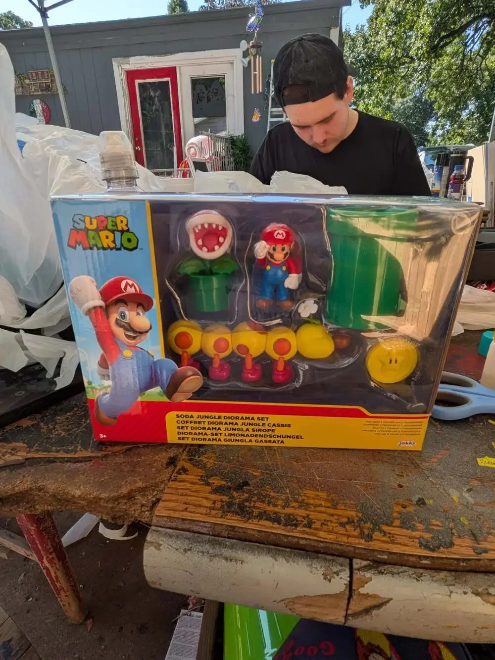 Super Mario Soda Jungle Diorama Set with Mario, Wiggler